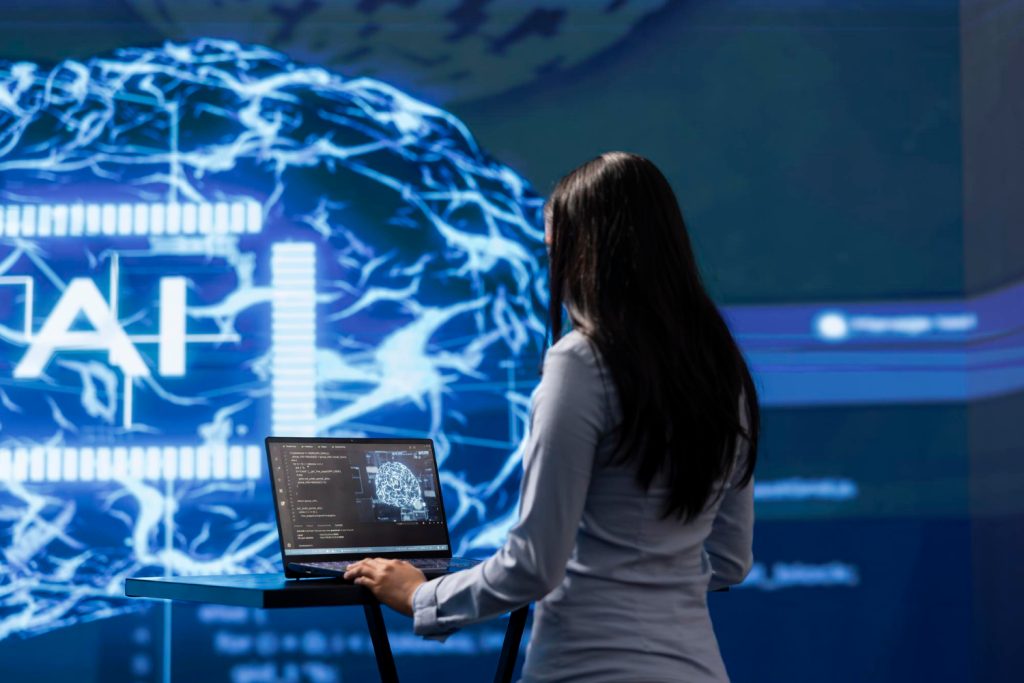 România pregătește cadrul legal pentru Legea Europeană a Inteligenței Artificiale. Arbitrul telecomunicațiilor, ANCOM, va supraveghea piața
