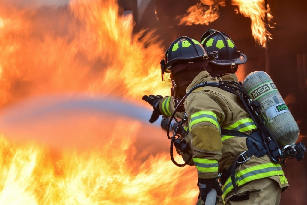Argeșul, în FLĂCĂRI! INCENDII izbucnite în lanț, pompierii au intervenit fără oprire!