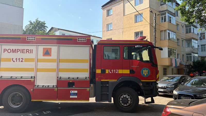 Intervenție la Roman după o scurgere de gaz într-un bloc