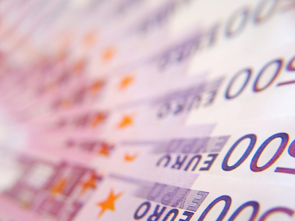 Fosta juristă de la spitalul de Neurochirurgie din Iași trebuie să restituie peste 100.000 de euro / Nu și-ar fi făcut bine treaba pentru care era plătită / Sentința nu e definitivă
