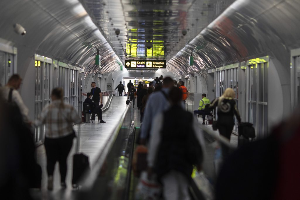 SONDAJ. Câți români din diaspora exclud să revină în România în următorul an