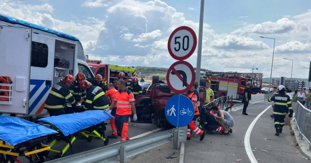 Polițiștii au stabilit cum s-a produs accidentul de pe Centura Sânmartin în care trei adulți și un minor au fost răniți