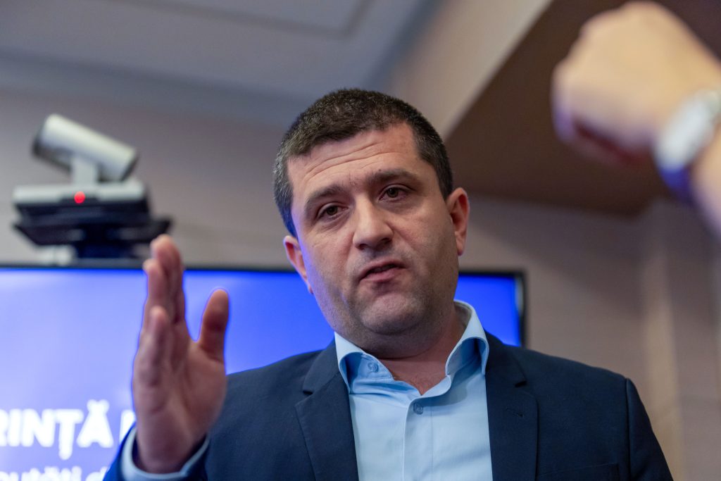 Ministrul Transporturilor compară TAROM cu un „pacient foarte bolnav” aflat pe patul de spital