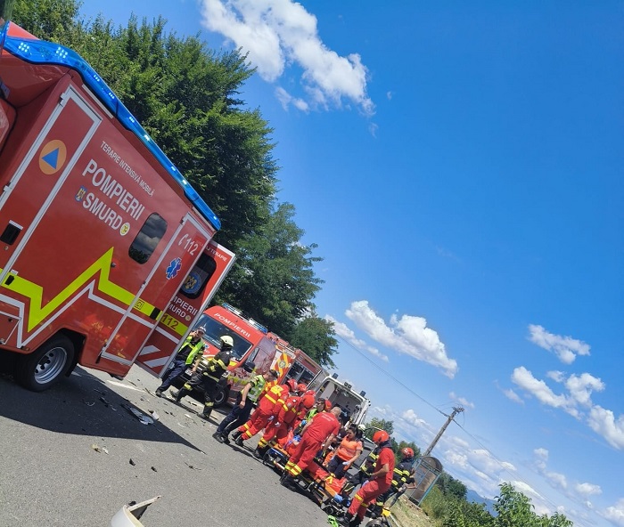 Accident grav pe DN 66, între Călan și Simeria. Trei persoane au fost transportate la spital