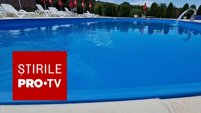 Un copil de 5 ani a murit înecat în piscina unui han din Bacău. Când a fost observat inert în apă era prea târziu
