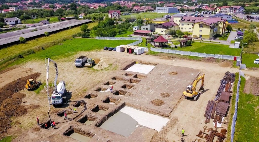 VIDEO Au început lucrările la Spitalul de Îngrijiri Paliative din Săliște. Se toarnă fundația unei investiții de peste 28 de milioane de lei