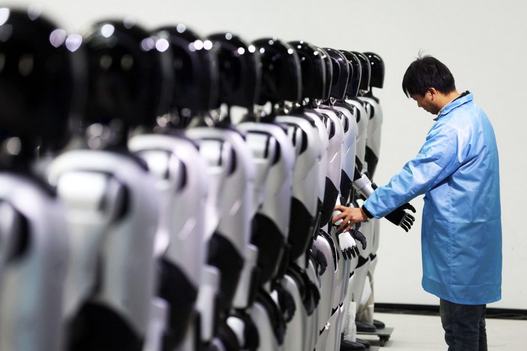 Administraţia Trump interzice importurile de roboţi şi invertoare chinezeşti, pentru a proteja dezvoltarea inteligenţei artificiale din SUA