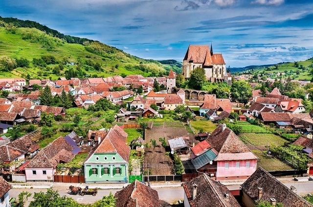 Colinele Transilvaniei - 20 de evenimente dedicate gastronomiei, patrimoniului, artelor şi turismului activ/ Programe organizate în sate, biserici fortificate, gospodării, cetăţi