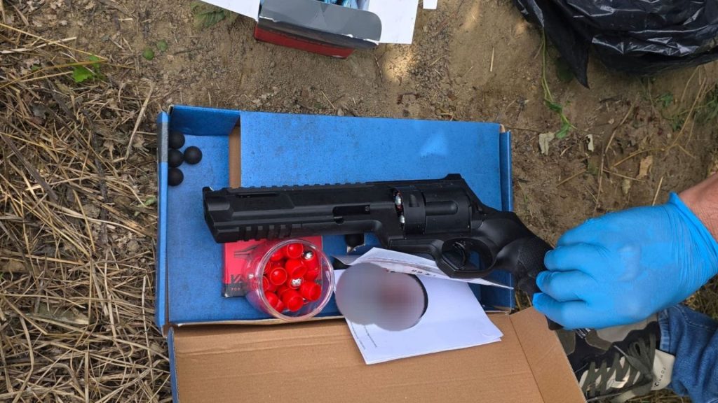 Tânăr din Galați, reținut după ce a împușcat o persoană cu un pistol airsoft