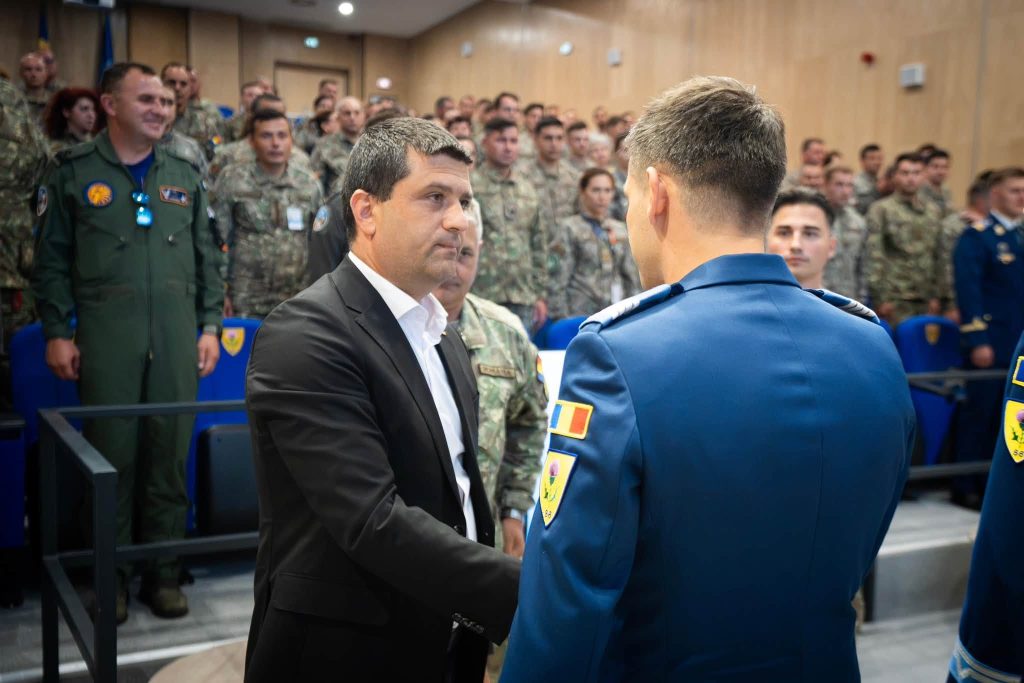 Zece militari, implicați în misiunile împotriva dronelor desfășurate în România și în Lituania, înaintați în grad