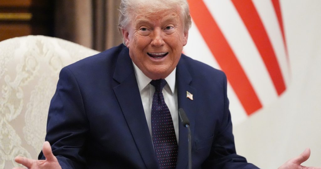 Trump schimbă abordarea privind AI: administrația SUA analizează noi măsuri de control. „Nu vrem să ajungem pe locul doi după China”