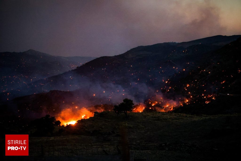 Incendii devastatoare în Grecia și Turcia, pe fondul caniculei. Doi pompieri și-au pierdut viața în Creta