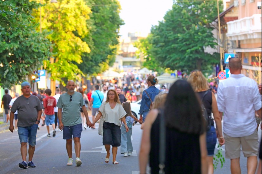 Bulevardul Tomis devine din nou pietonal pe 1 august: Restrictii de trafic, parcari interzise si trasee RATC deviate