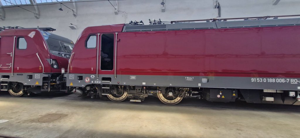Cum arată primele cinci locomotive electrice Alstom livrate României. Vor ajunge și pe rute din Cluj