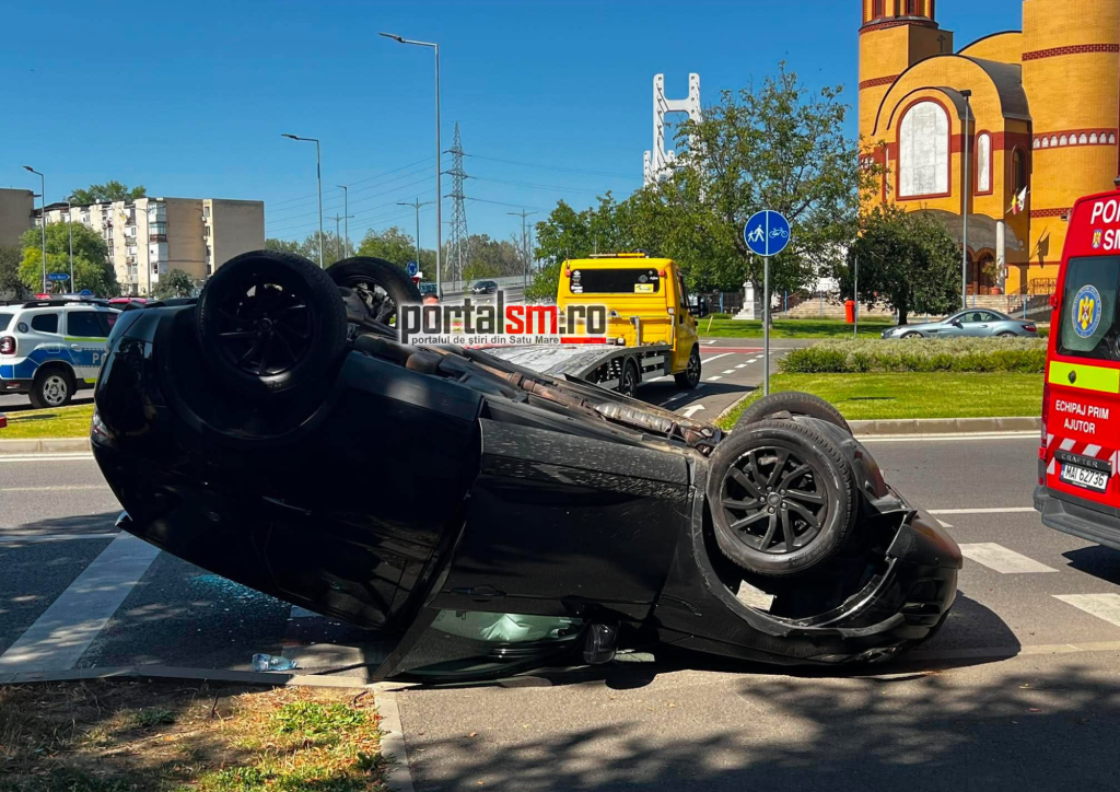 FOTO/VIDEO. Accident în municipiul Satu Mare! Mașină cu roțile în sus în Micro 17