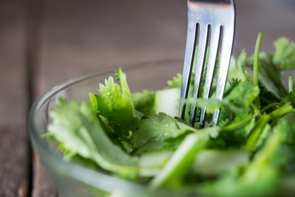 Parazitul care îi sperie pe americani: restaurantele pierd clienți, iar salata se scumpește