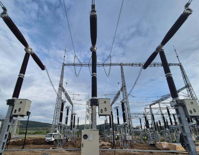 Transelectrica: Se estimează o creştere a gradului de solicitare a Sistemului Electroenergetic Naţional, în special seara / Seceta şi canicula afectează majoritatea statelor europene, cu presiuni asupra sistemelor şi asupra pieţei de energie