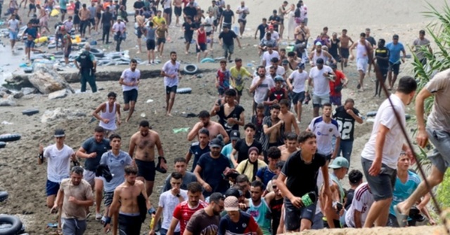 „Iată ce se întâmpla sub Biden”: Casa Albă foloseşte imagini cu migranţi din Ceuta (Spania) pentru a-şi apăra politica privind imigraţia