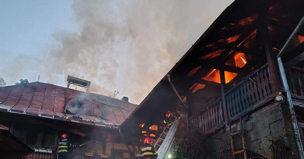 Incendiu la Mănăstirea Bisericani. Un bărbat a fost găsit carbonizat, arhiva și spațiile de cazare au fost cuprinse de flăcări