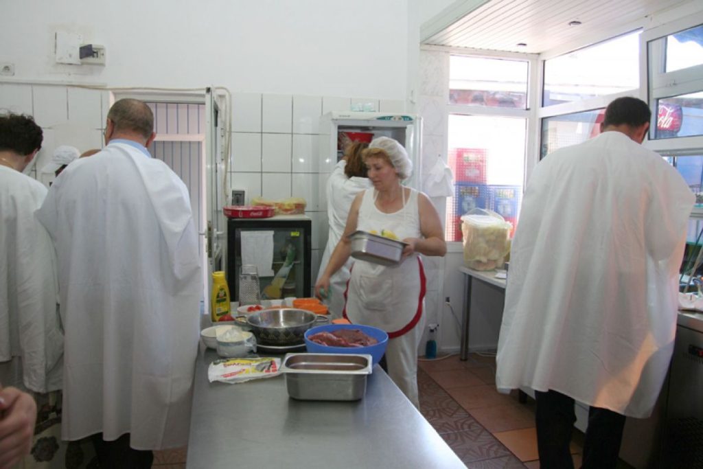 Amenzi de peste 21.000 de lei date de DSVSA date la două unități de alimentație publică din județ