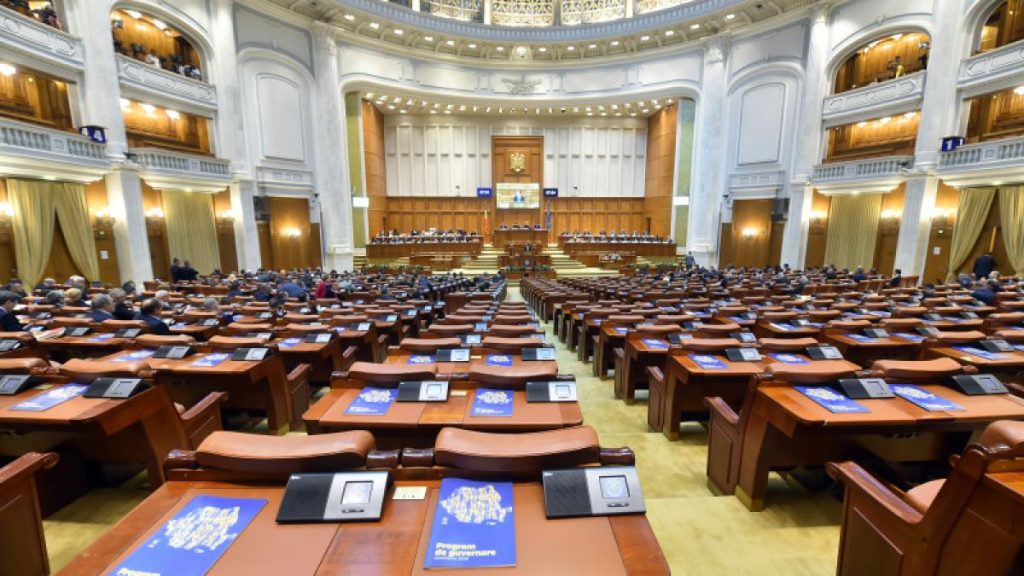 Deputații se reunesc în ședință de plen vineri, de la ora 12:00