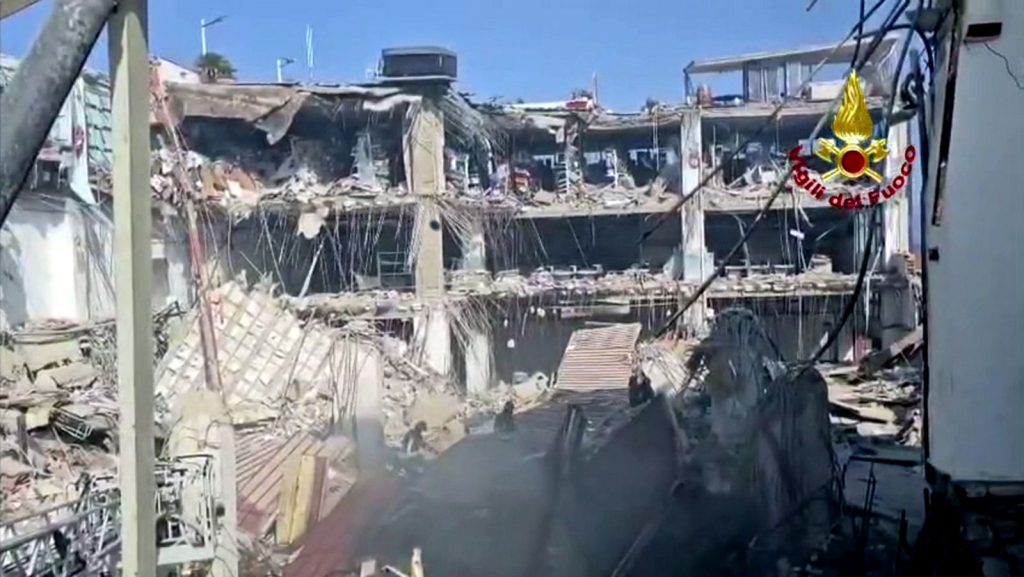 Italia: o clădire cu trei etaje s-a prăbușit în Messina. Prima victimă a fost găsită, iar cinci persoane sunt căutate sub dărâmături