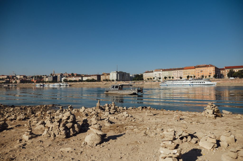 Seceta extremă scoate la iveală comori ascunse în Dunăre. Un posibil proiectil medieval, descoperit după scăderea record a apelor
