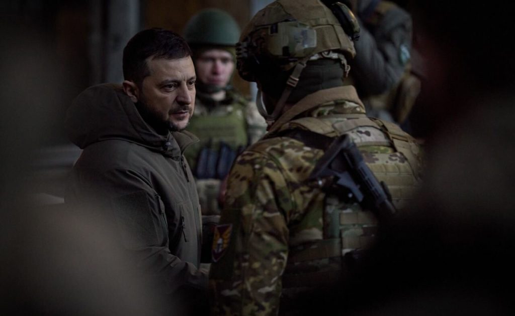 Tentativă de asasinat asupra unui comandant al armatei ucrainene / Zelenski: Vom răspunde acestui atac