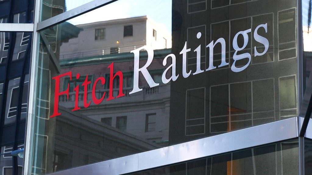 Surse: Agenția Fitch menține ratingul suveran al României „BBB minus” (BBB-) cu perspectivă negativă. România evită retrogradarea la „junk”