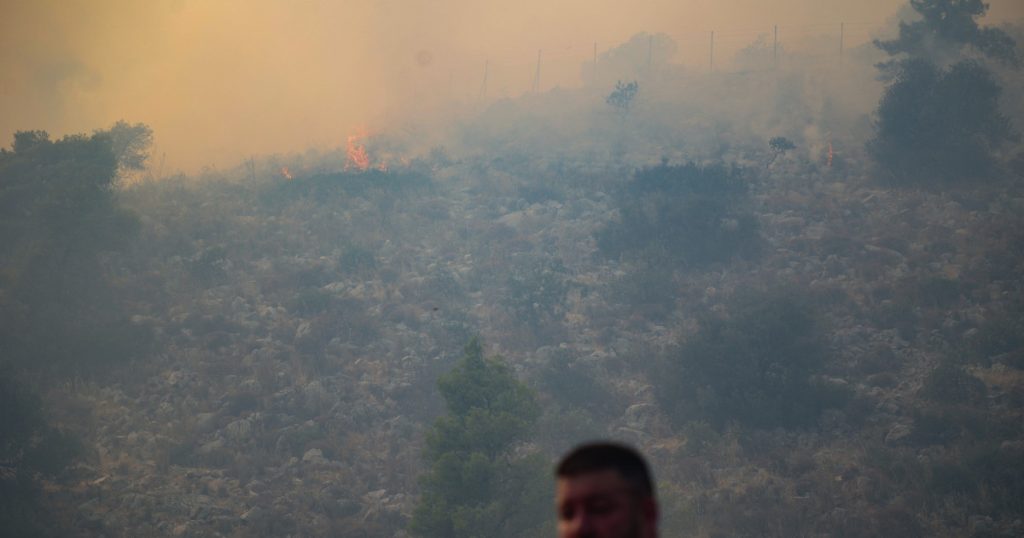 Noi incendii de vegetație în Grecia. O suburbie a Atenei a fost evacuată, iar autoritățile au emis alertă maximă