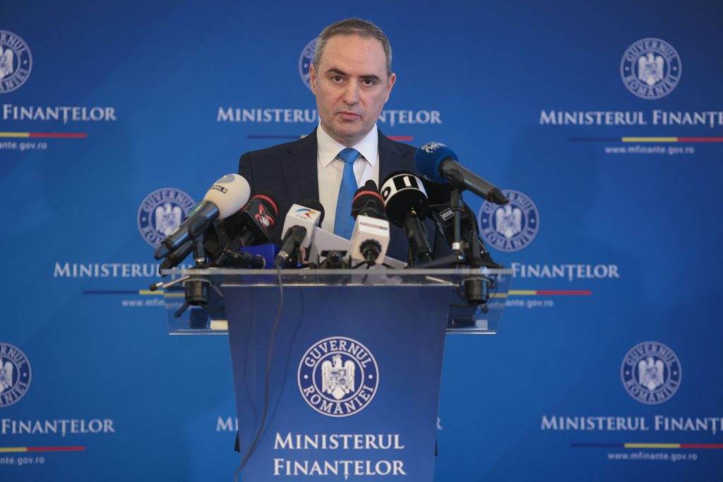 În prima lui reacție după decizia Fitch în privința ratingului României, ministrul de Finanțe invocă „un efort instituțional excepțional”