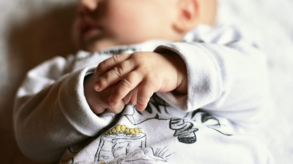 Bancă de lapte la Maternitatea Braşov / ”Sunt două saloane unde vor sta mamele care vor dona lapte” / E al patrulea spital din țară care va asigura lapte matern sigur, pasteurizat și testat