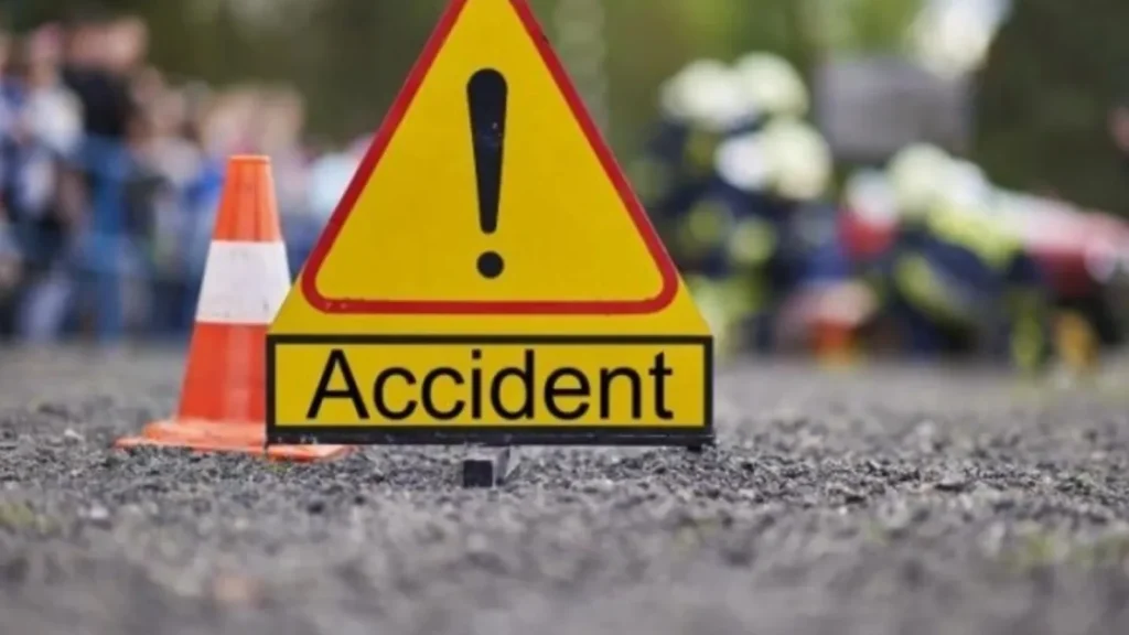 Şase persoane implicate într-un accident rutier pe DN 1. Circulaţia este blocată