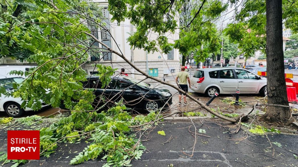 Ce urmează în București, după furtunile care au devastat orașul. Anunțul meteorologilor nu este deloc plăcut