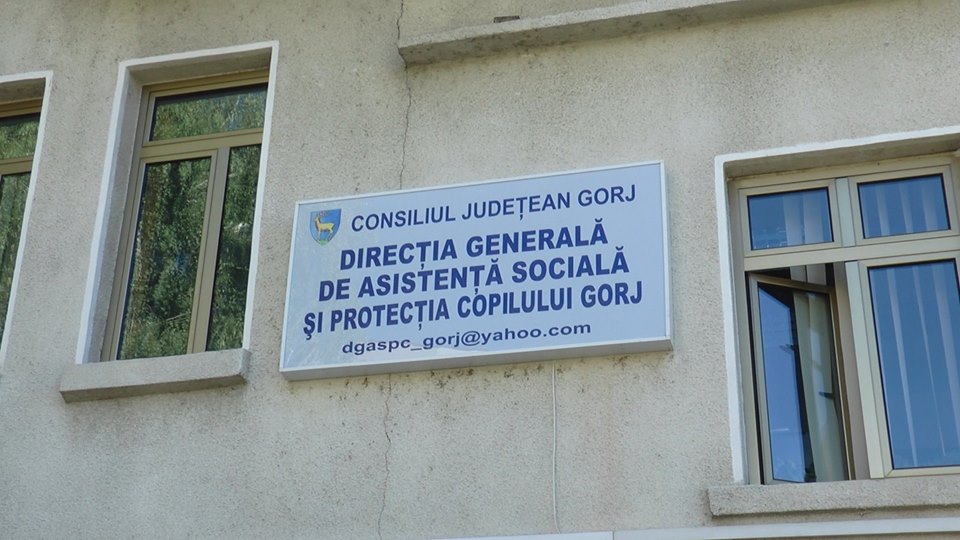 Doi vârstnici din „satul-azil” din Bihor, transferați în Gorj
