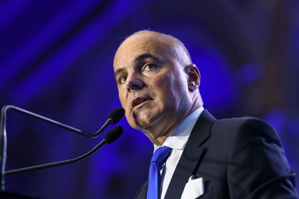 Rareș Bogdan, unul dintre constestatarii lui Bolojan în PNL, înlocuit la șefia delegației României în PPE