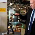 VIDEO Finlanda se desparte de telefonul fix după 150 de ani