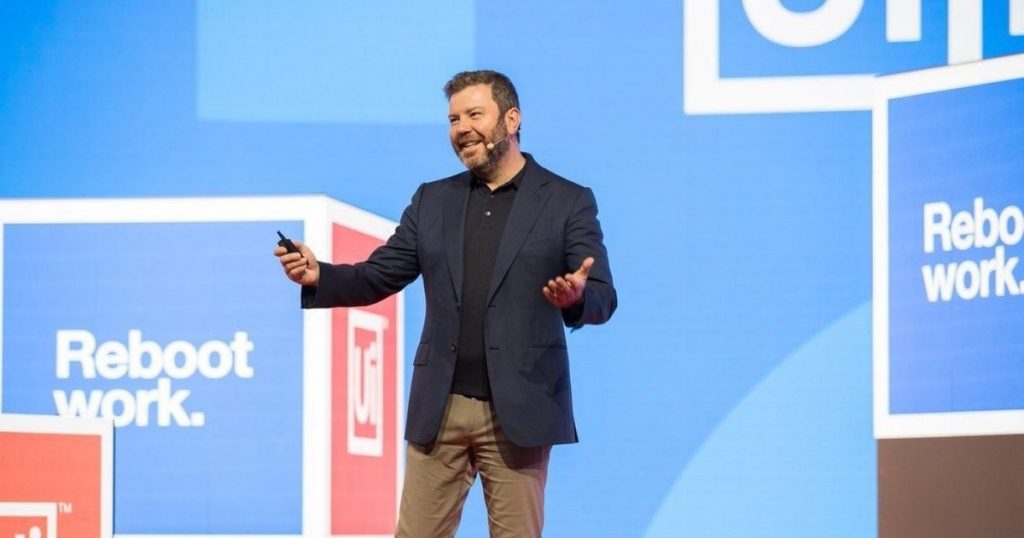 „Nu știm nici cum va arăta cariera copiilor noștri”, spune IT-istul Daniel Dines. Cum vede impactul AI asupra locurilor de muncă