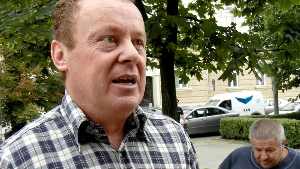 Descoperire uriașă în dosarul Asociației Dumnezeu Poartă de Grijă. Șase persoane au fost reținute, iar anchetatorii au găsit sute de carduri și sume mari de bani