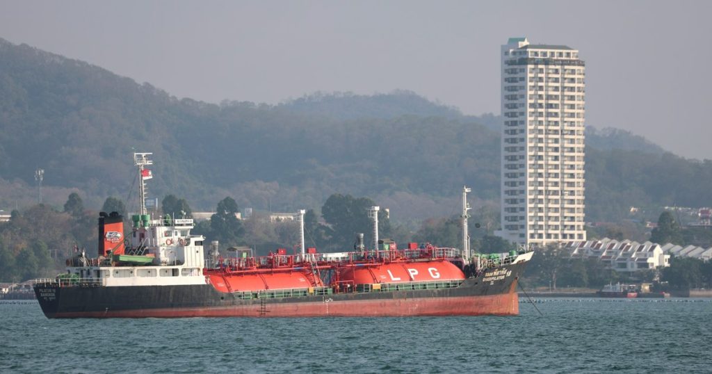 Rusia începe să importe benzină din India după atacurile ucrainene asupra rafinăriilor