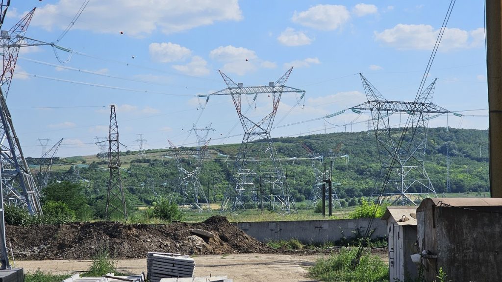 Linia de 400 kV Vulcănești–Chișinău, prin care Moldova poate primi energie direct din România, a fost finalizată și a intrat în teste