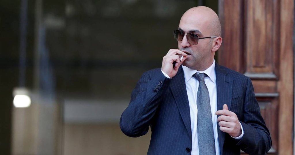 Moștenitorul imperiului Hilton din Malta, acuzat că a plătit 150.000 de euro pentru uciderea unei jurnaliste. Bombă ascunsă sub scaunul șoferului