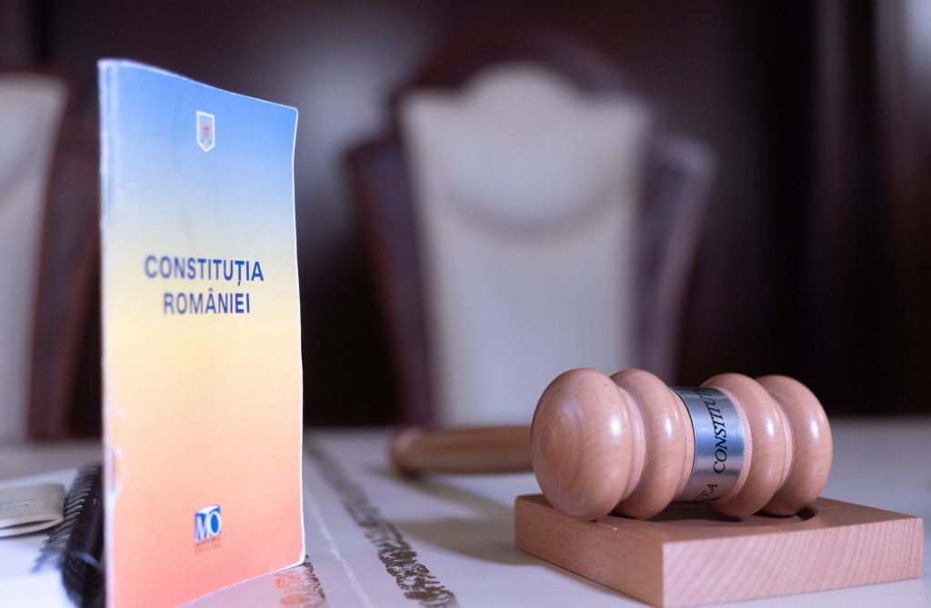Un deținut reclamă la Curtea Constituțională o „anomalie” în Codul de Procedură Penală: „Legea îmi prelungește ilegal detenția”