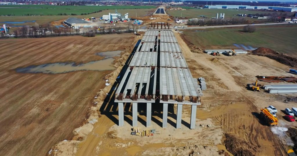 Document Ministerul Transporturilor: Aproape 250km de autostrăzi şi drumuri expres, deschişi până la finalul anului. ONG: „Nerealist”