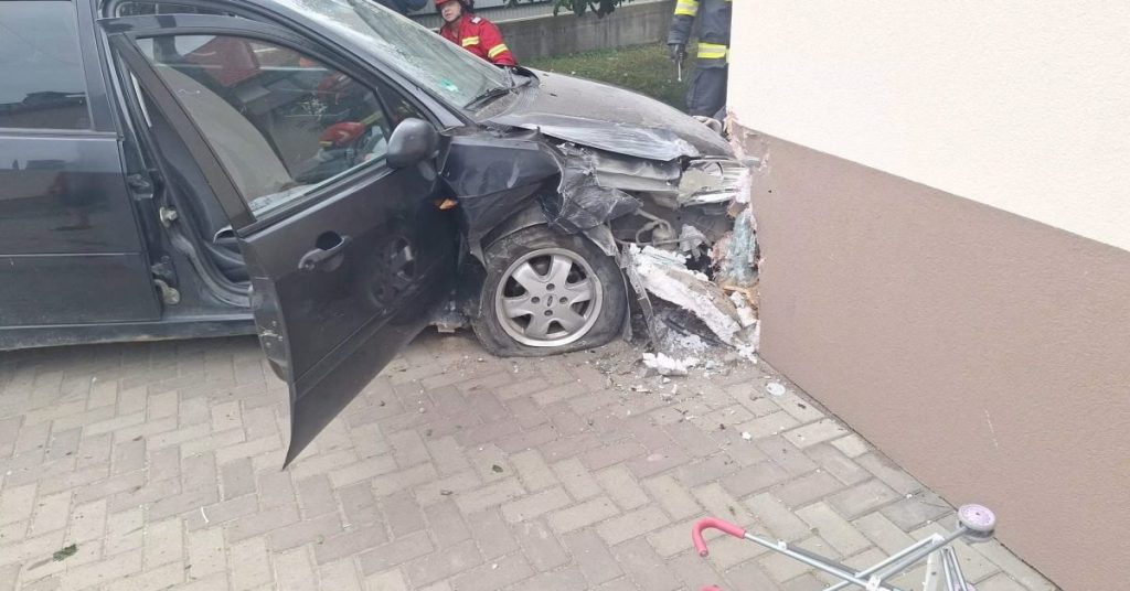 Șofer de 80 de ani, mort după ce a suferit un infarct la volan