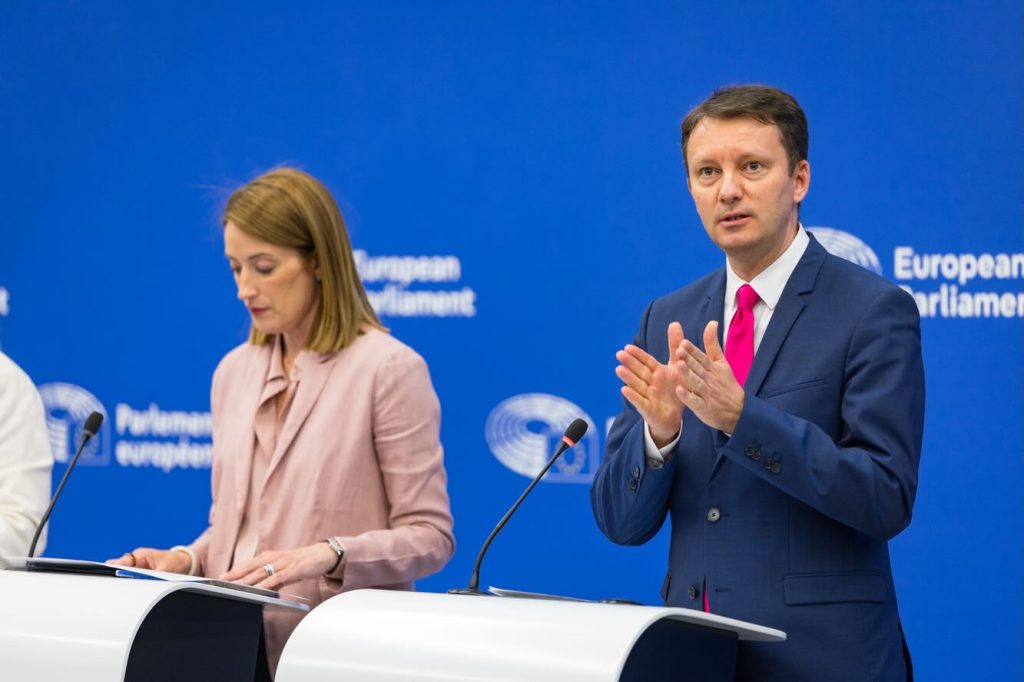 Ironia lui Siegfried Mureșan după ce PSD a anunțat că va reclama PNL la Bruxelles: este partidul condus de premierul OUG 13