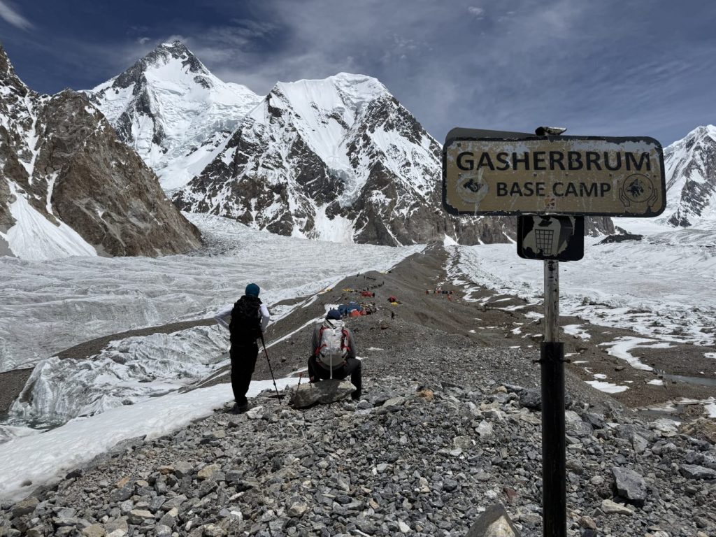 Începe atacul la vârf! Alpinistul Horia Colibășanu a ajuns în tabara de la baza masivului Gasherbrum II