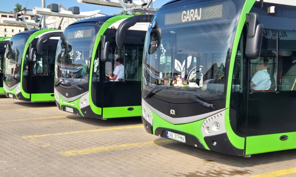 Șoferii STP Alba Iulia, rămân în grevă. Nu ies pe traseu până nu își vor primi salariile: Transportul public din oraș, paralizat