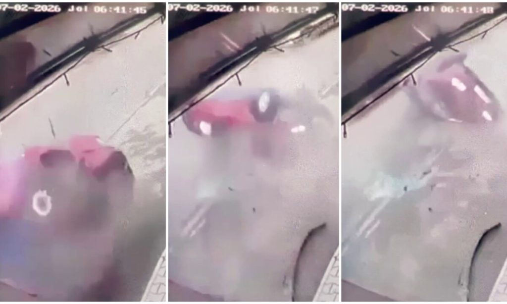 VIDEO: Momentul impactului la accidentul din Ocna Mureș. O mașină s-a răsturnat, după ce a lovit un cap de pod