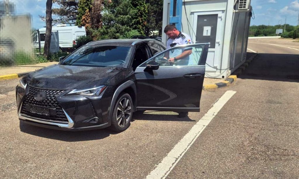 Automobil de lux, în valoare de 125.000 de lei, căutat de autoritățile din Italia, reținut la Albița – FOTO